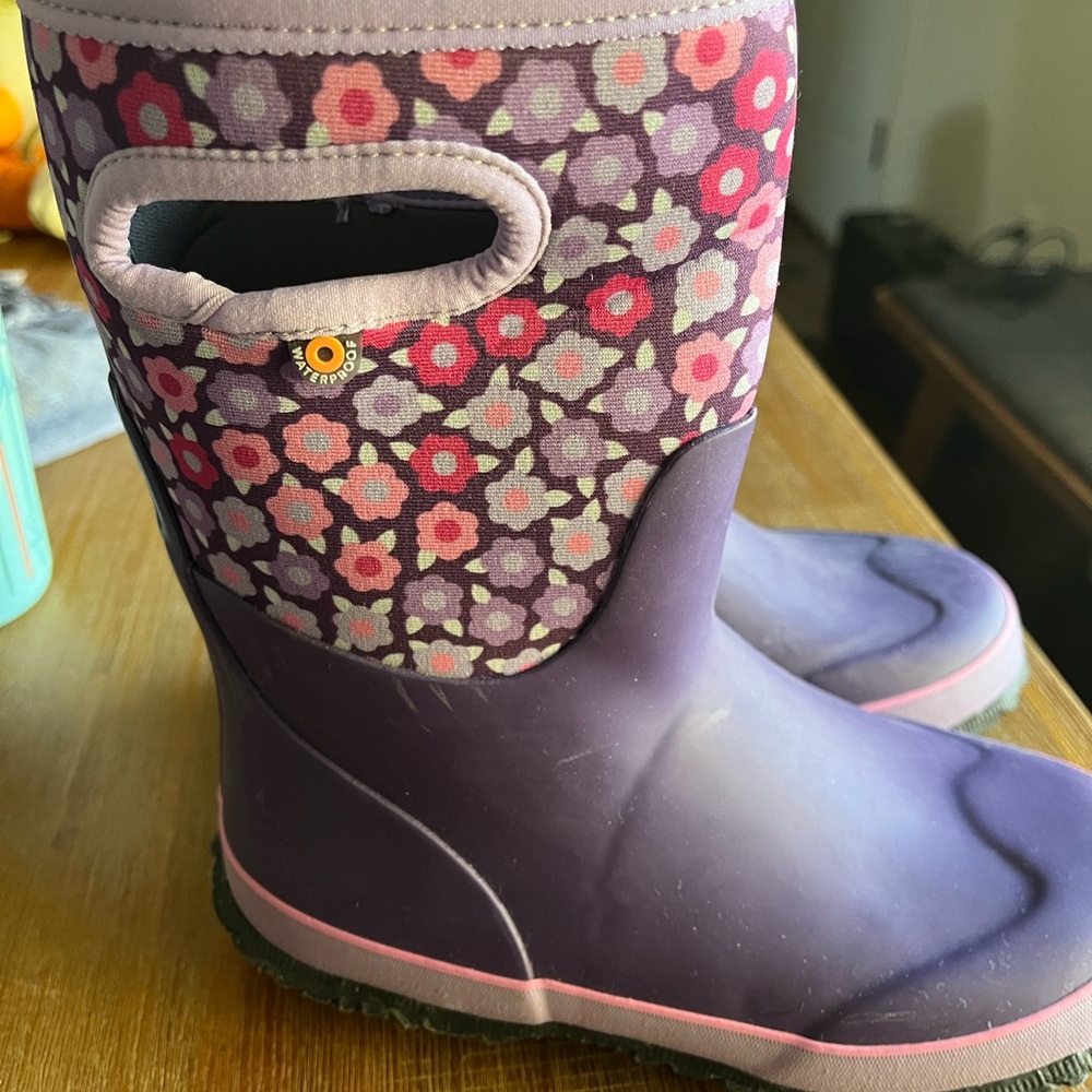 BOGS boots, girl size US 2 Euro 33 purple with floral print